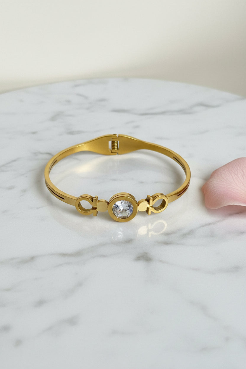 Elegant Golden Bangle Bracelet